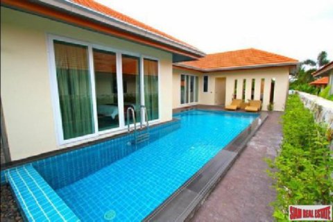 4 bedrooms Villa in Pattaya, Thailand No. 96557 1