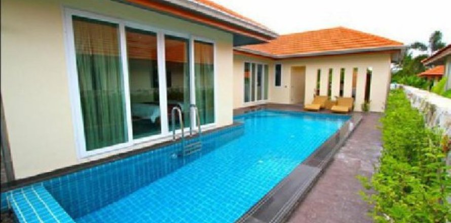 4 bedrooms Villa in Pattaya, Thailand No. 96557