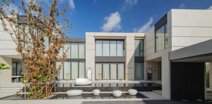 5 bedrooms Villa in Phuket, Thailand No. 73979