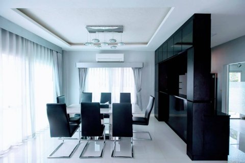 4 bedrooms House in Chiang Mai, Thailand No. 97747 10