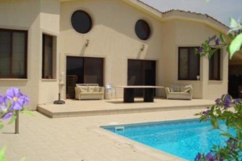 4 bedrooms Villa in Limassol, Cyprus No. 105695 6