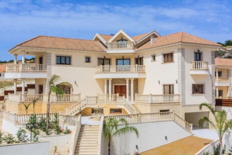 5 bedrooms Villa in Limassol, Cyprus No. 106093 1