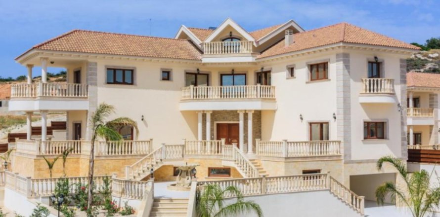 5 bedrooms Villa in Limassol, Cyprus No. 106093