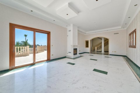 5 bedrooms Villa in Limassol, Cyprus No. 106093 2
