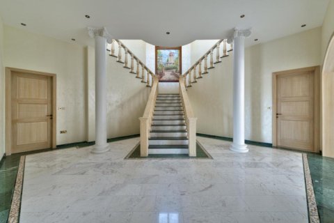 5 bedrooms Villa in Limassol, Cyprus No. 106093 3