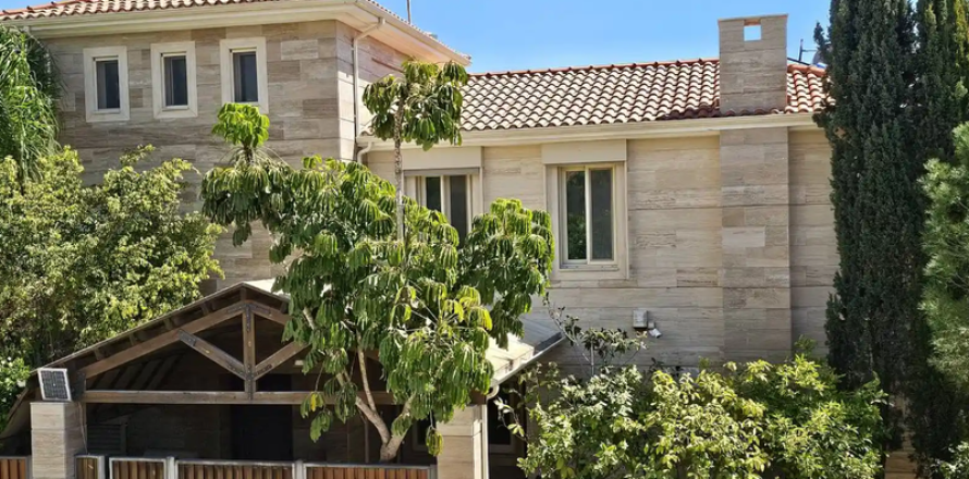 5 bedrooms Villa in Pyrgos, Cyprus No. 76555