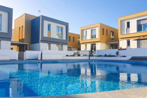 3 bedrooms Apartment in Paphos, Cyprus No. 78722 1