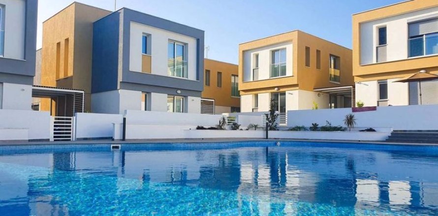 3 bedrooms Apartment in Paphos, Cyprus No. 78722