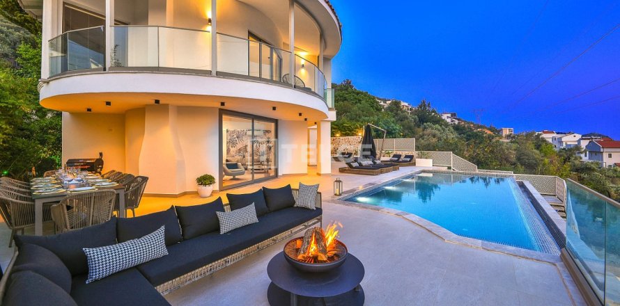 5 bedrooms Villa in Kas, Turkey No. 124150