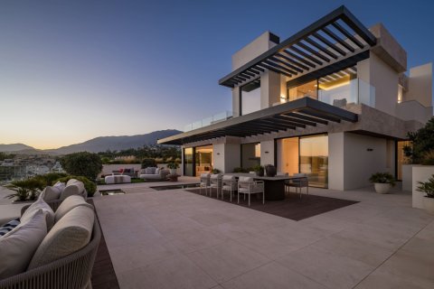 3 dormitorios Bungalow en Estepona, Spain No. 128749