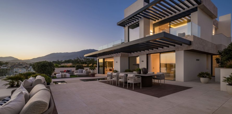 3 dormitorios Bungalow en Estepona, Spain No. 128749