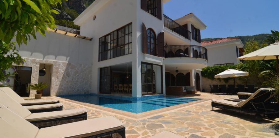 7 rooms Villa in Tepe, Turkey No. 110287