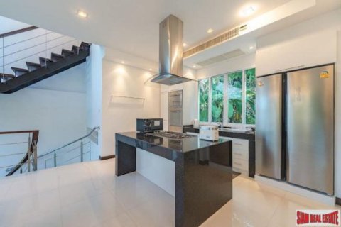 4 bedrooms Villa in Patong, Thailand No. 96330 11