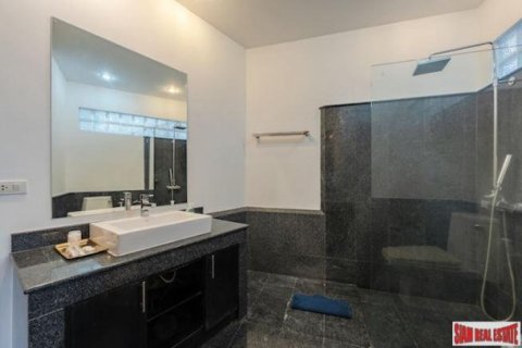 4 bedrooms Villa in Patong, Thailand No. 96330 7