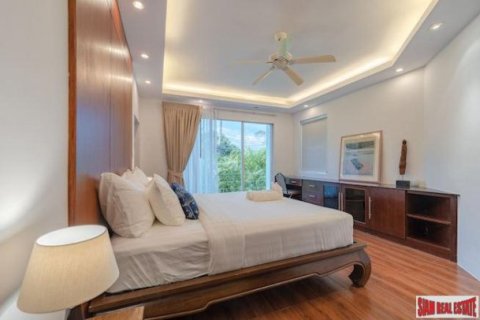 4 bedrooms Villa in Patong, Thailand No. 96330 8