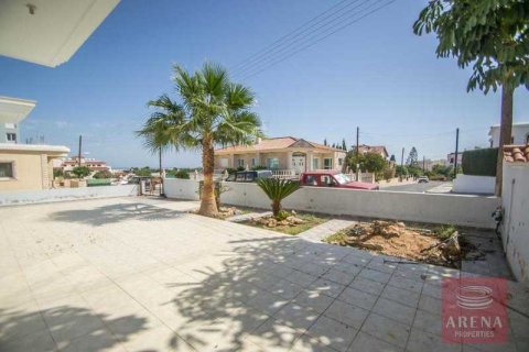 4 bedrooms Villa in Paralimni, Cyprus No. 28765 3