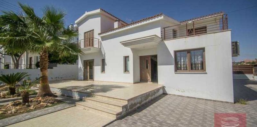 4 bedrooms Villa in Paralimni, Cyprus No. 28765