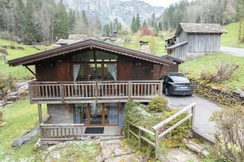 3 bedrooms House in Morzine, France No. 100131 2