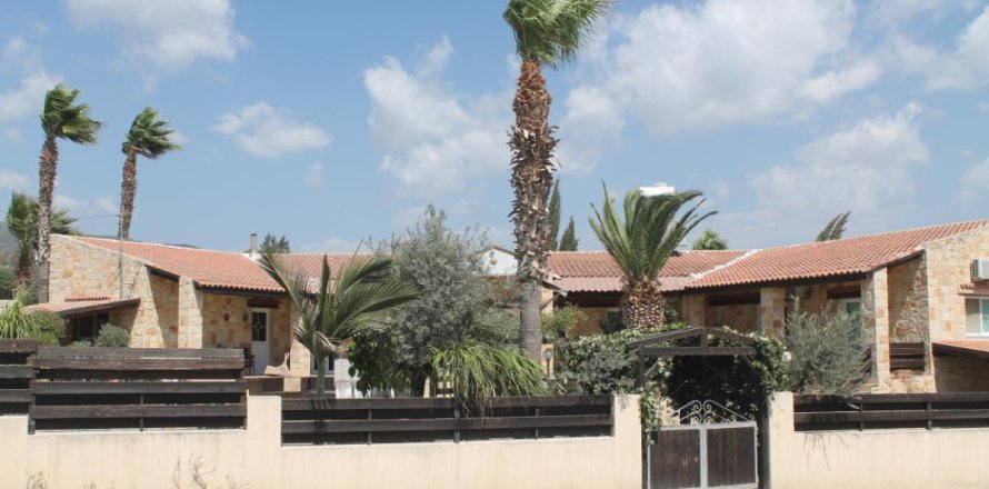 5 bedrooms Villa in Limassol, Cyprus No. 105849
