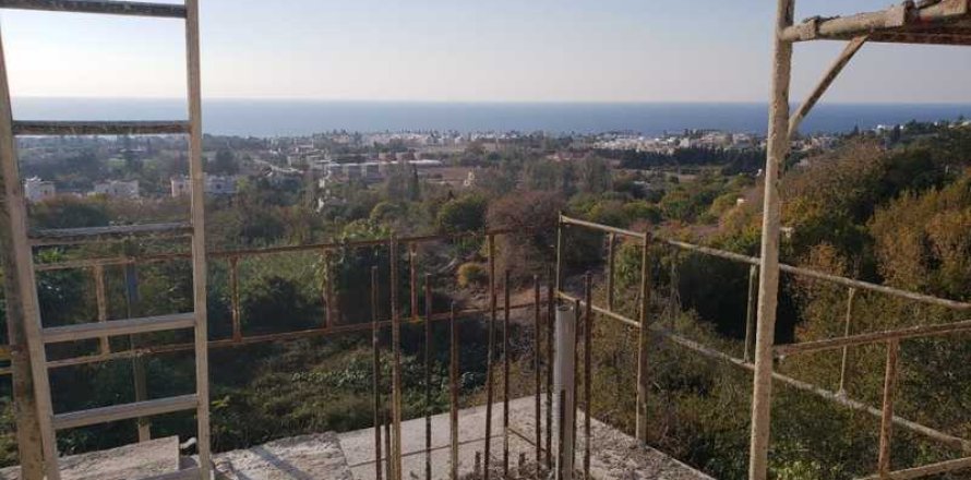 4 bedrooms Villa in Chloraka, Cyprus No. 84383