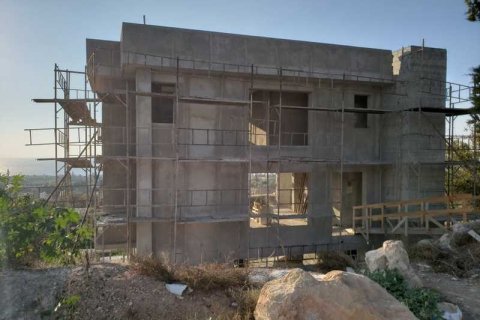 4 bedrooms Villa in Chloraka, Cyprus No. 84383 3