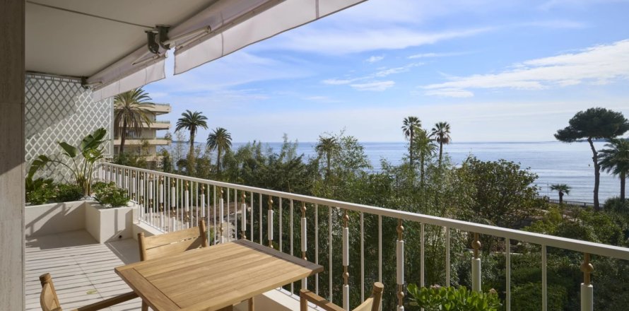 3 dormitorios Apartment en Cannes, France No. 82380