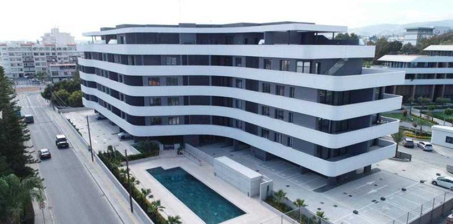 2 bedrooms Apartment in Germasogeia, Cyprus No. 33060