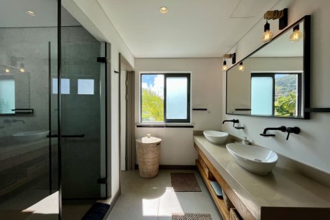 3 bedrooms Apartment in Riviere Noire, Mauritius No. 60818 8