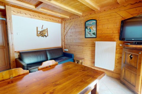 2 bedrooms Apartment in Les Allues, France No. 100165 3