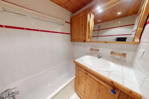 2 bedrooms Apartment in Les Allues, France No. 100165 1