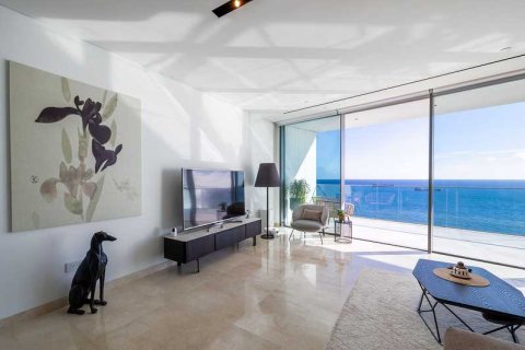 3 bedrooms Apartment in Limassol, Cyprus No. 35010 3