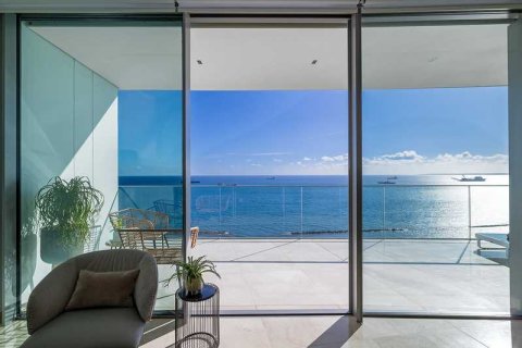 3 bedrooms Apartment in Limassol, Cyprus No. 35010 8