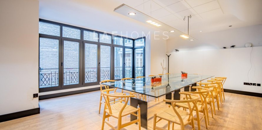 10 bedrooms Apartment in Valencia, Spain No. 110742