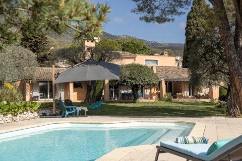 Вилла с 5 спальнями в Гатьер, Франция №99758 1