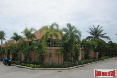 4 bedrooms Villa in Pattaya, Thailand No. 96487 1