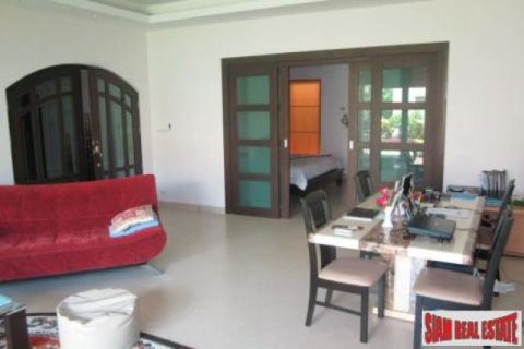 4 bedrooms Villa in Pattaya, Thailand No. 96487 4