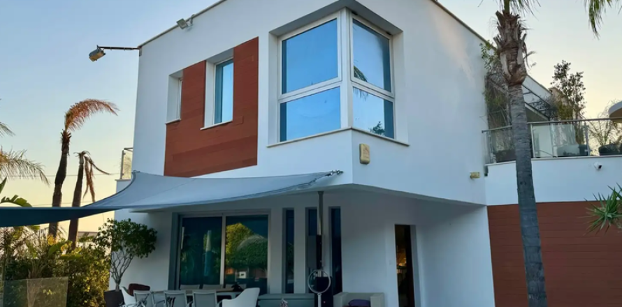 6 chambres House à Germasogeia, Cyprus No. 76558