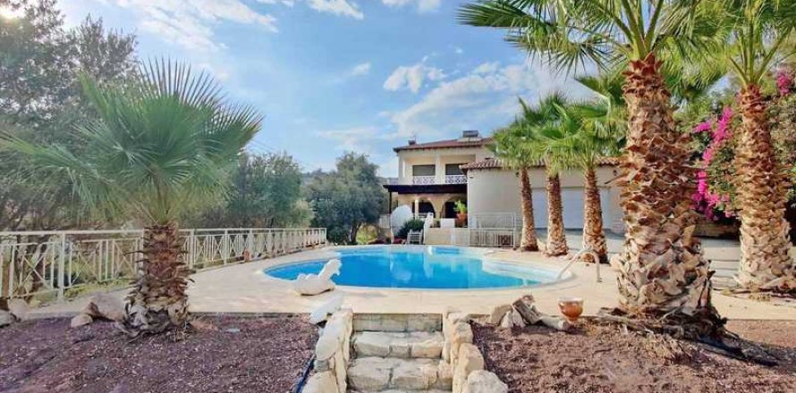 Вилла с 3 спальнями в Агиос Тихонас, Кипр №30183