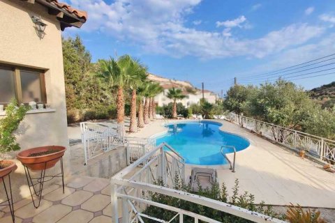 Вилла с 3 спальнями в Агиос Тихонас, Кипр №30183 3