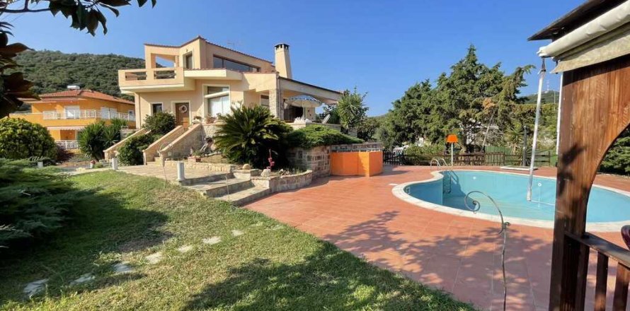 6 rooms Villa in Kavala, Greece No. 107366