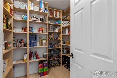 4 bedrooms House in Longmont, USA No. 76731 12