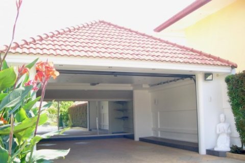 4 bedrooms Villa in Pattaya, Thailand No. 96648 1