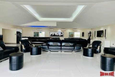 4 bedrooms Villa in Pattaya, Thailand No. 96648 8