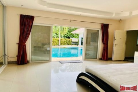 4 bedrooms Villa in Pattaya, Thailand No. 96648 4
