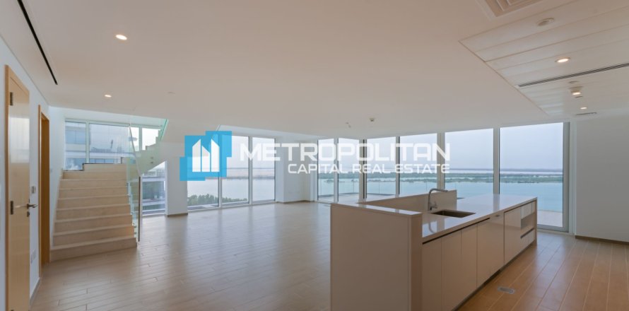 3 dormitorios Apartment en  Yas Island, UAE No. 120828