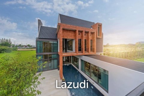 5 bedrooms House in Chiang Mai, Thailand No. 98031 4