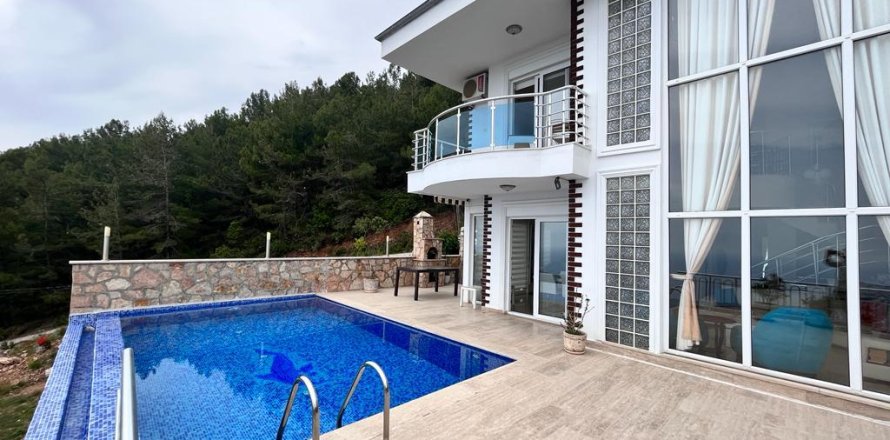 5 rooms Villa in Alanya, Turkey No. 21275