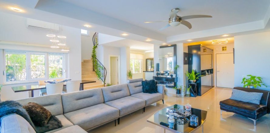 4 rooms Villa in Kargicak, Turkey No. 127011