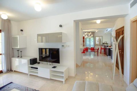 3 bedrooms House in Paphos, Cyprus No. 100564 2