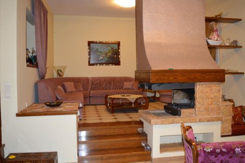 Дом с 6 спальнями в Лутракион, Греция №59610 16